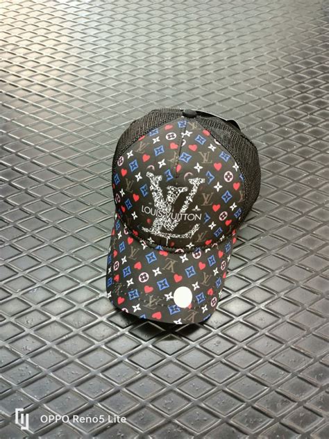 cappello louis vuitton originale|louis vuitton t shirts.